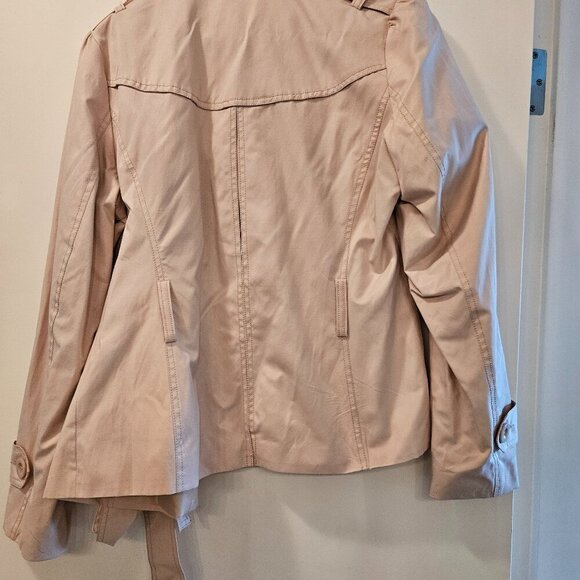 Jacket - Picture 1 of 2